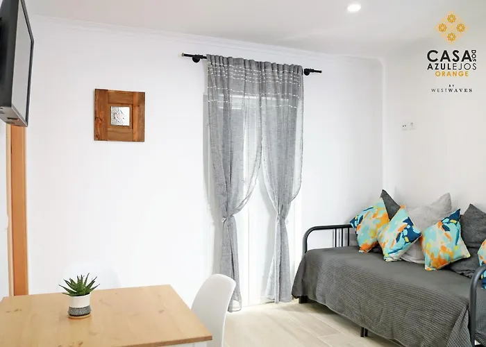 Casa Do Azulejo - Orange Peniche